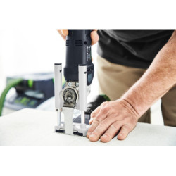 Outil oscillant Festool Vecturo OSC 18 Li 3,1 E-Compact avec une batterie BP 18 Li 3,1 C et chargeur