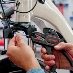Pince à dénuder automatique réglable fils d'isolation Knipex - 0.2 - 6 mm² - Boîtier plastique