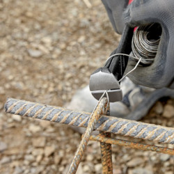 Pince coupante frontale pour torsader et couper les fils à ligaturer Knipex