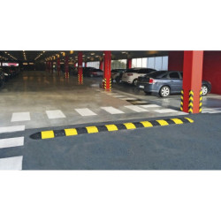 2 ralentisseurs 1 noir et 1 jaune 350 x 250 x 50 mm