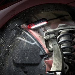 Lampe de poche aimantée Milwaukee 4V 445 Lumens USB