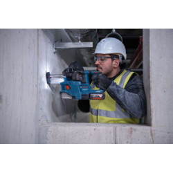 Perforateur Bosch GBH 18V-22 Professionnal avec 2 batteries 4Ah et chargeur rapide
