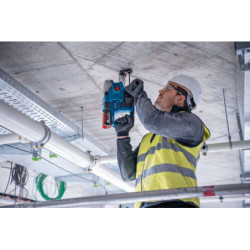 Perforateur Bosch GBH 18V-22 Professionnal avec 2 batteries 4Ah et chargeur rapide
