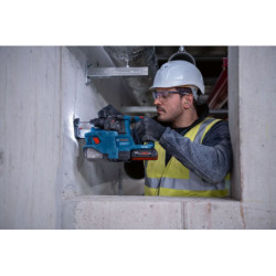 Perforateur Bosch GBH 18V-22 Professionnal avec 2 batteries 4Ah et chargeur rapide