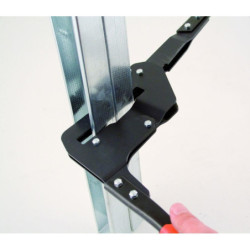 Pince à sertir spéciale sertissage montants dos à dos capacité maxi 1 + 1 mm