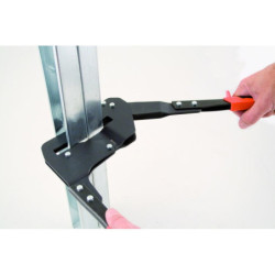 Pince à sertir spéciale sertissage montants dos à dos capacité maxi 1 + 1 mm