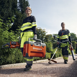 Chargeur 4 batteries 40-C1000X4 Husqvarna 100-240V 50/60Hz