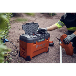 Chargeur 4 batteries 40-C1000X4 Husqvarna 100-240V 50/60Hz