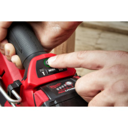 Cloueur FFN-502CA Milwaukee avec 2 batteries 5Ah et 19800 clous 75mm/7,4x2,8 annelés