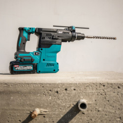 Perforateur-burineur SDS-Plus Makita 40V avec 2 batteries 4AH et chargeur BL4040