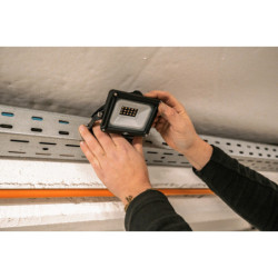 Spot LED pour une utilisation en extérieur sans câble, 10W, 1150lm, IK08, IP65
