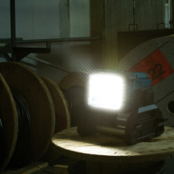 Lampe de travail avec 30 LED blanches 18V 3000 lumen