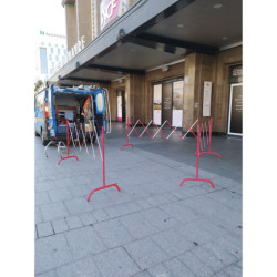 Barrière de chantier extensible rouge et blanche 2300 x 1050 mm