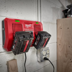 Chargeur rapide double de batteries 18V M18 DFC