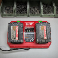 Chargeur rapide double de batteries 18V M18 DFC