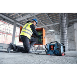 Radio GPB 18VH-6 SRC batterie ou pile 2x AAA Solo BOSCH