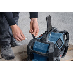 Radio GPB 18VH-6 SRC batterie ou pile 2x AAA Solo BOSCH