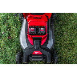 Tondeuse à gazon M18 FUEL F2LM53-0 autotractée à double batterie sans batterie ni chargeur