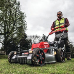 Tondeuse à gazon M18 FUEL F2LM53-0 autotractée à double batterie sans batterie ni chargeur
