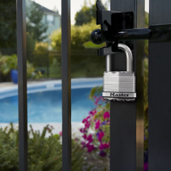 Cadenas Excell Master Lock en acier laminé largeur 45 mm avec anse longue de 38 mm