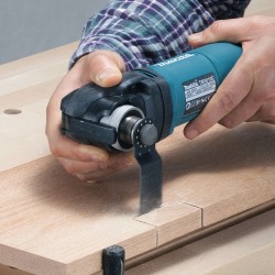 Découpeur ponceur oscillant Makita TM3010CX3J 320W avec accessoires et coffret makpac
