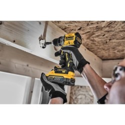Perceuse visseuse compacte XR 18V 5Ah Li-ion Brushless DCD800H2T-QW