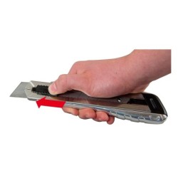 Cutter à cartouche Fatmax Pro Stanley pour applications lourdes 4 lames fournies 25 mm