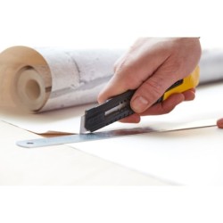 Cutter SM Stanley avec bouton-poussoir multipositions 18 mm
