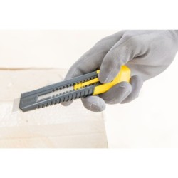 Cutter SM Stanley avec bouton-poussoir multipositions 18 mm
