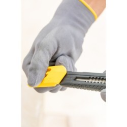 Cutter SM Stanley avec bouton-poussoir multipositions 18 mm