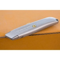 Cutter couteau à lame retracatble 99E Stanley
