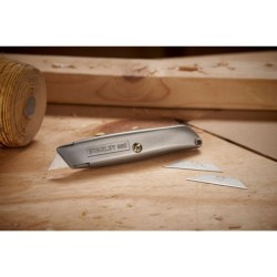 Cutter couteau à lame retracatble 99E Stanley