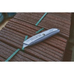 Cutter couteau à lame retracatble 99E Stanley