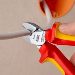Pince coupante de côté pour fils doux et durs Knipex Isolée 1000V