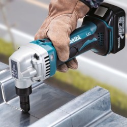 Grignoteuse Makita DJN161Z 18 V machine seule sans batterie ni chargeur