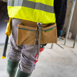 Pochette porte outils à clous rétro-réfléchissantes Batipro 25 cm en croûte de cuir