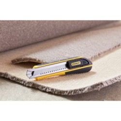 Cutter Fatmax Stanley avec casse-lames intégré et 6 lames fournies