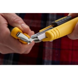 Cutter Fatmax Stanley avec casse-lames intégré et 6 lames fournies