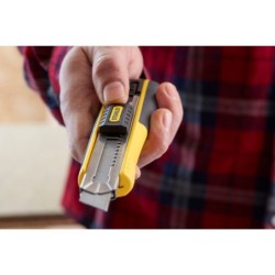 Cutter Fatmax Stanley avec casse-lames intégré et 6 lames fournies