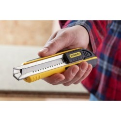 Cutter Fatmax Stanley avec casse-lames intégré et 6 lames fournies