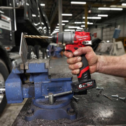 Perceuse visseuse à percussion 12V M12 FPD2-602X avec 2 batteries 6Ah et 1 chargeur