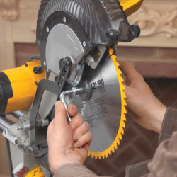 Scie à onglets radiale DWS780-QS Dewalt puissance 1675 W diamètre 305 mm